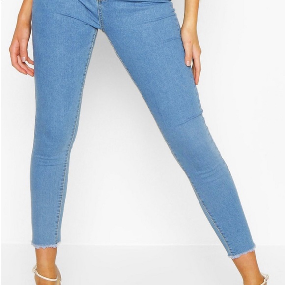 Frayed Hem Skinny Jeans - Picture 3 of 3